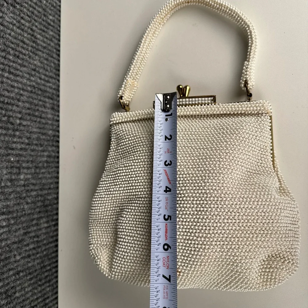 Lumured Vintage Beaded Handbag‎ Ivory White Made in Italy Kiss Lock Evening Bag
